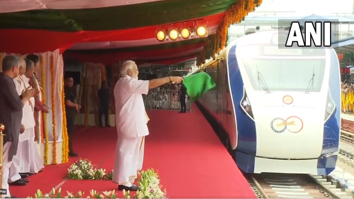 Pm Modi Flagged Off Kerala First Vande Bharat Express Train