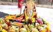 अमेरिकी डॉक्टर महिला ने डासना मंदिर में भगवान शंकर को चढ़ाया सोने का मुकुट- India TV Paisa