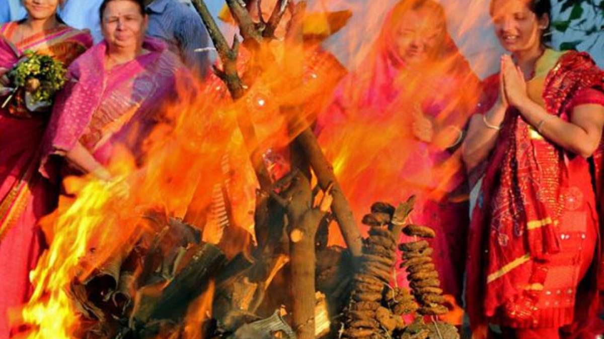 Spooky Metal line Surname Holi celebration 0n 12 march 2017 - India TV Hindi News