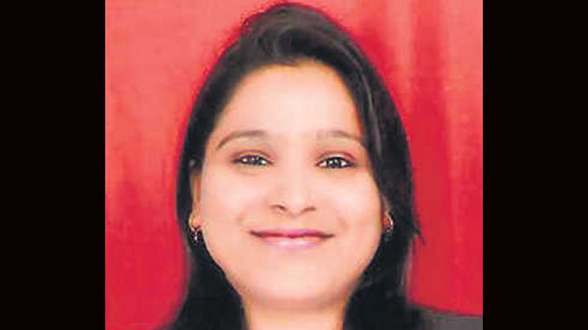 Auto driver daughter PCS judicial topper - India TV Hindi
