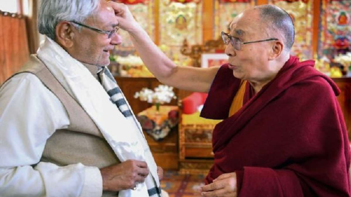 Bihar cm Nitish kumar meets with dharam guru dalai lama in bodh gaya -  India TV Hindi