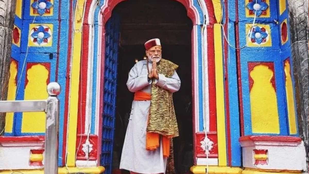 Prime Minister Narendra Modi Kedarnath-Badrinath darshan live updates -  केदारनाथ के बाद पीएम मोदी ने बद्रीनाथ में पूजा अर्चना की, काशी में आज है  वोटिंग - India TV Hindi News