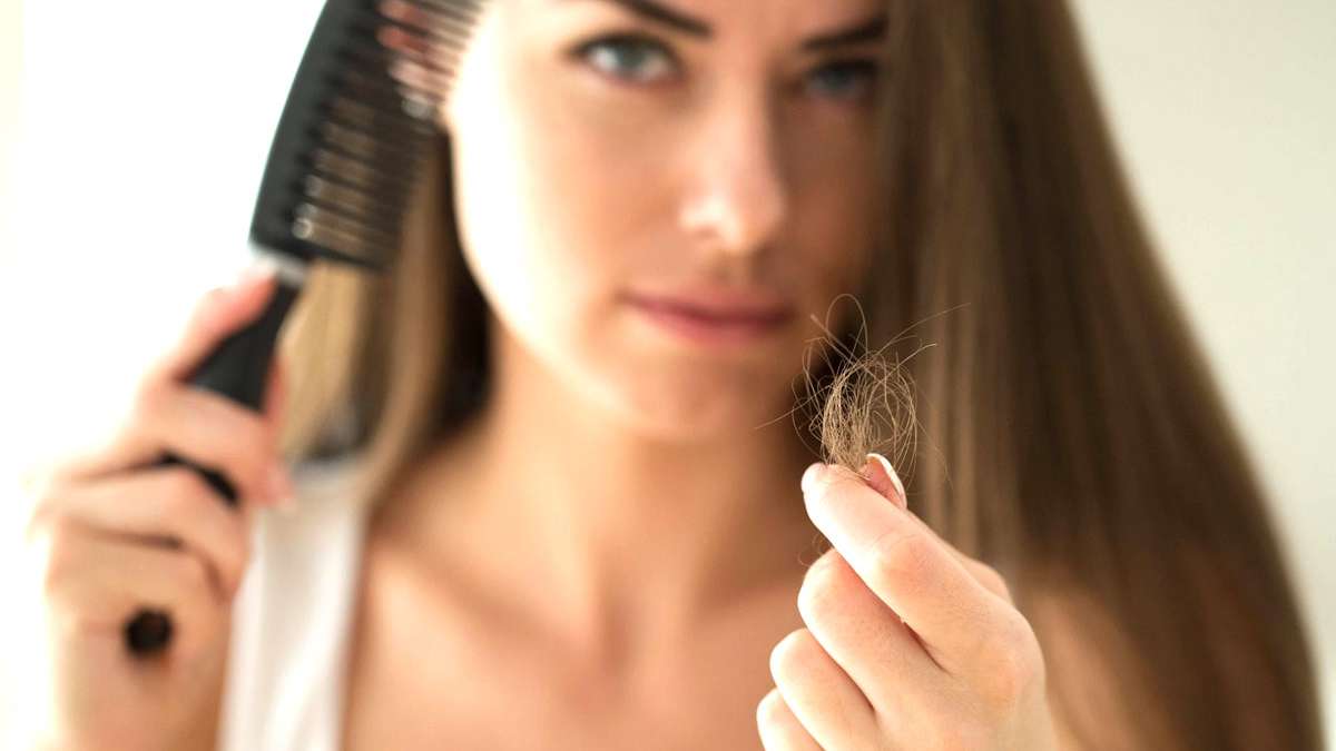 solutions to help reduce or deal with hair loss latest news-बाल झड़ने की  समस्या से हैं परेशान तो ये सलाह जरूर आएगी आपके काम - India TV Hindi