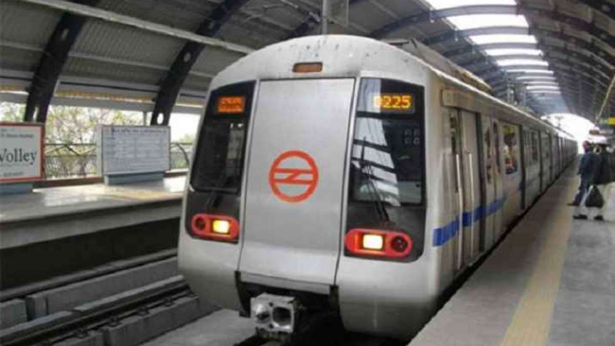 Delhi metro ready to begin its services again with precautions । Coronavirus: थर्मल स्कैनर, चेतावनी स्टिकर आदि के साथ Delhi Metro परिचालन के लिए तैयार - India TV Hindi