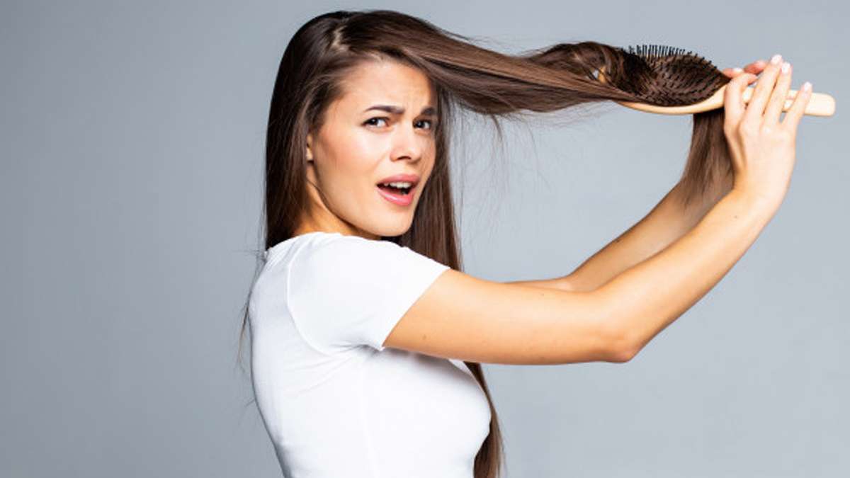 Hair Care tips fallow these top 5 tips for strong thick healthy hair  naturally causes of hair fall in hindi: Hair Fall Tips: सारे उपायों के बाद  भी तेजी से गिर रहे