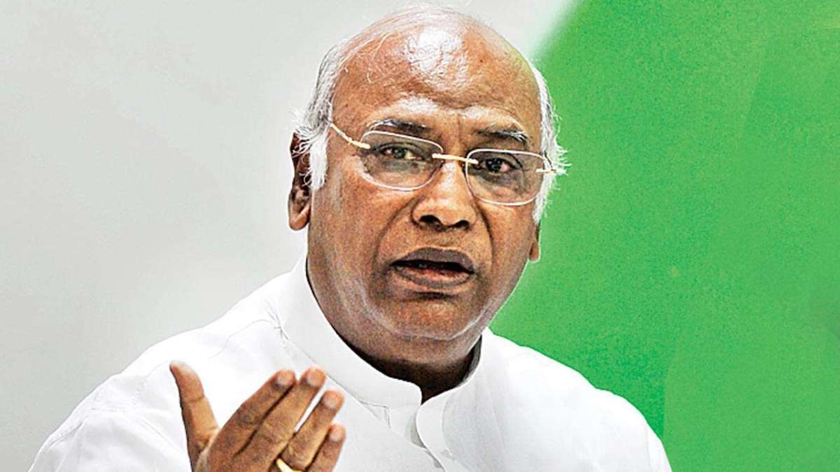 Mallikarjun Kharge: "यदि हम भारत के प्रति खतरों को लेकर सतर्क नहीं हुए तो अपनी आजादी खो देंगे"। Mallikarjun Kharge: "We will lose our freedom if we are not alert to threats