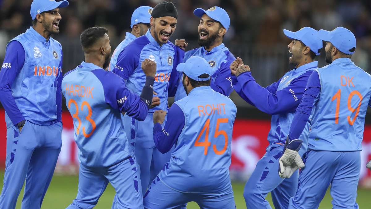 T20 World Cup 2022 IND vs SA Dinesh Karthik injured will not play next  match हार के साथ ही टीम इंडिया को लगा एक और बड़ा झटका, अगला मैच नहीं खेल  पाएगा