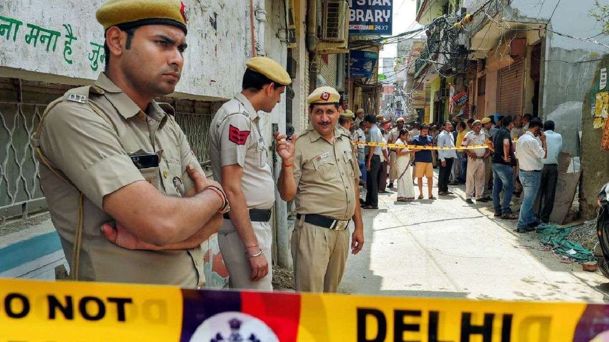 Delhi News Delhi Police busts illegal arms gang 4 arrested । दिल्ली पुलिस ने  अवैध हथियार गिरोह का किया भंडाफोड़, 4 गिरफ्तार - India TV Hindi