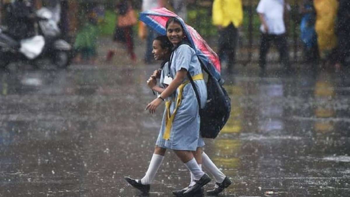 UP Rain: नोएडा समेत यूपी के इन अहम जिलों में बंद रहेंगे स्कूल, भारी बारिश  के चलते लिया गया फैसला Schools closed in these important districts of UP  including Noida due to