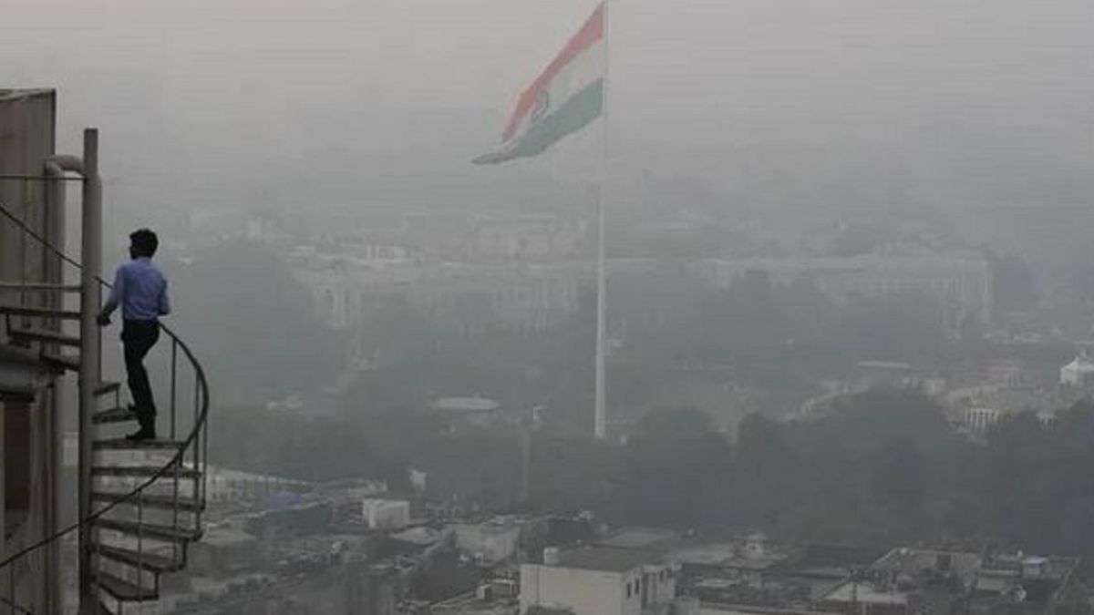 मुख्यमंत्री अरविंद केजरीवाल हुए फेल, बढ़ते प्रदूषण के कारण दिल्ली को छोड़ रहे हैं लोग - India