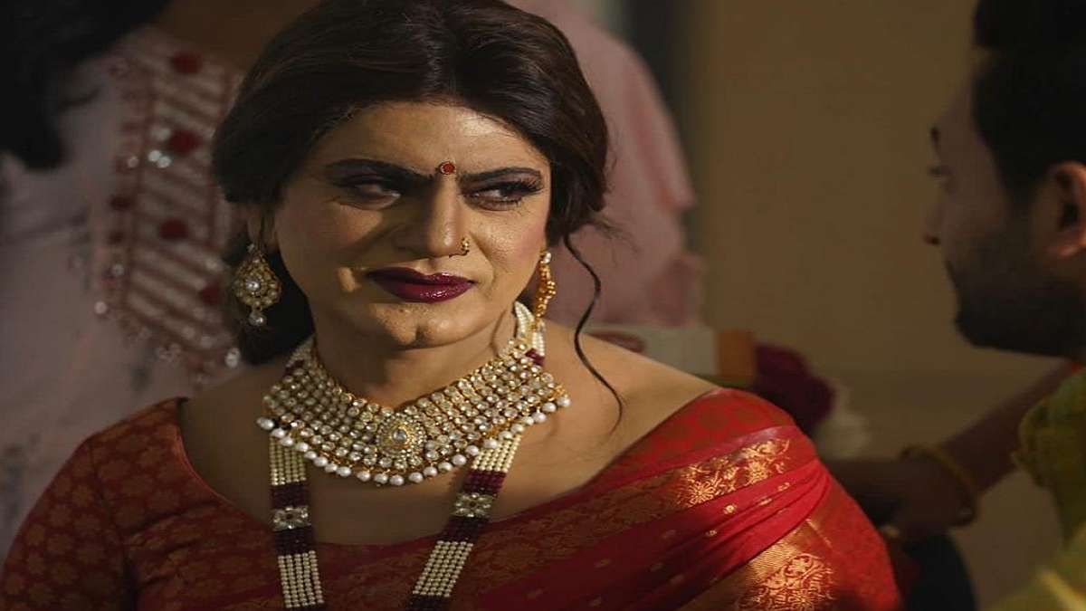 Haddi: इस खूबसूरत महिला को पहचानने में खा जाएंगे गच्चा/nawazuddin siddiqui  in red saree for transgender role for film haddi fans shocked after see  nawaz - India TV Hindi
