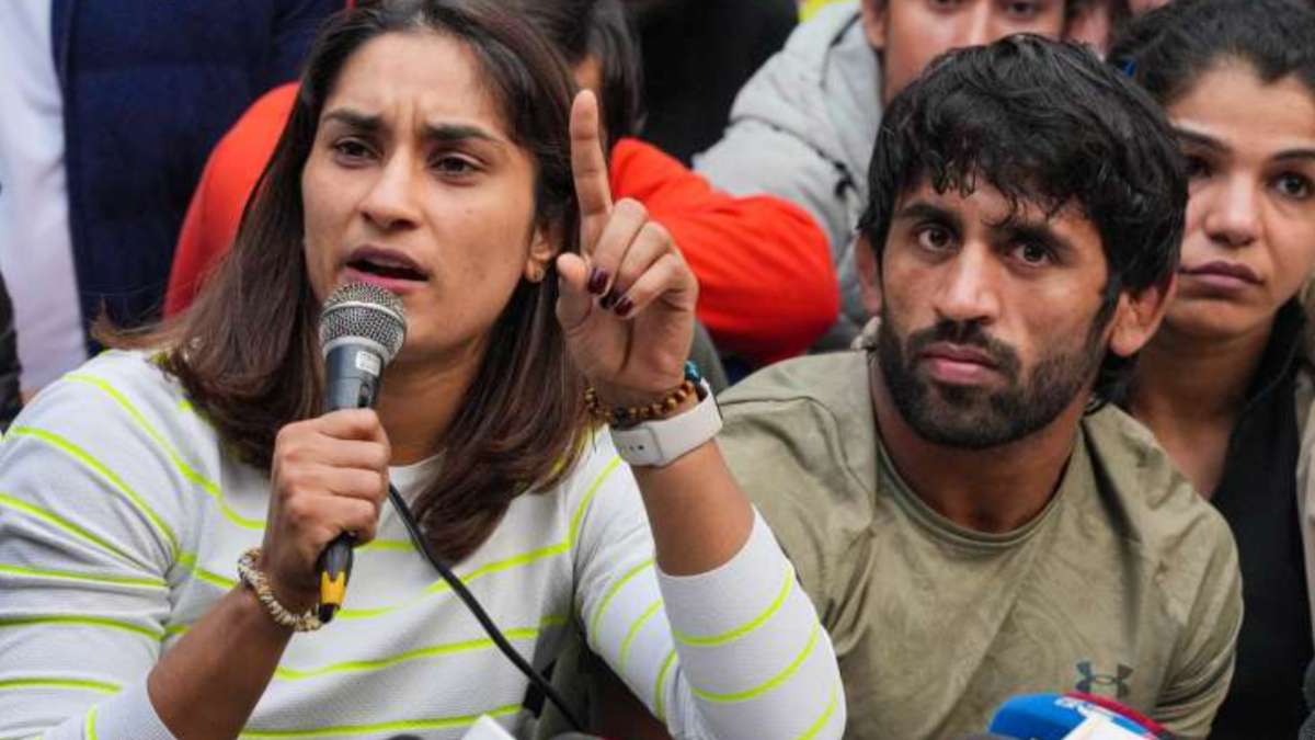 Wrestler Protest Bajrang Punia during press conference said that there is no  interference of political party in our protest | पहलवानों ने अपनाया सख्त  रवैया, कहा राजनीतिक दलों की नो एंट्री -