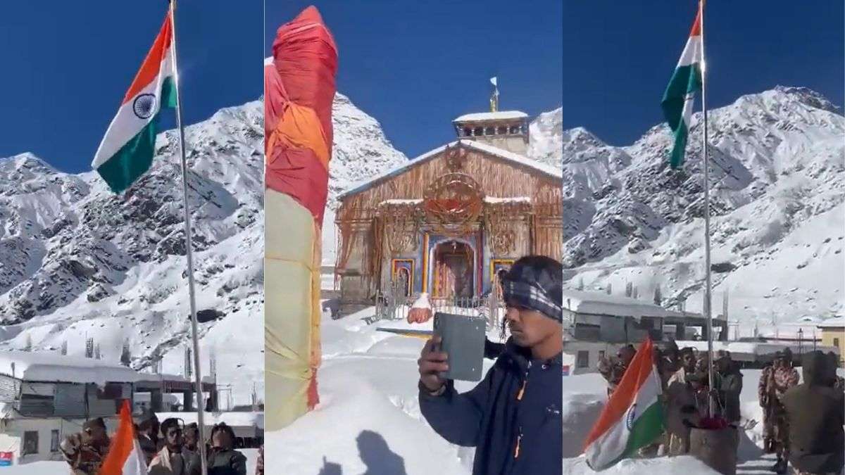 ITBP jawans hoisted the flag in front of Kedarnath temple on republic day | गणतंत्र  दिवस के मौके पर केदारनाथ से सामने आई तस्वीर, ITBP के जवानों ने फहराया झंडा  - India