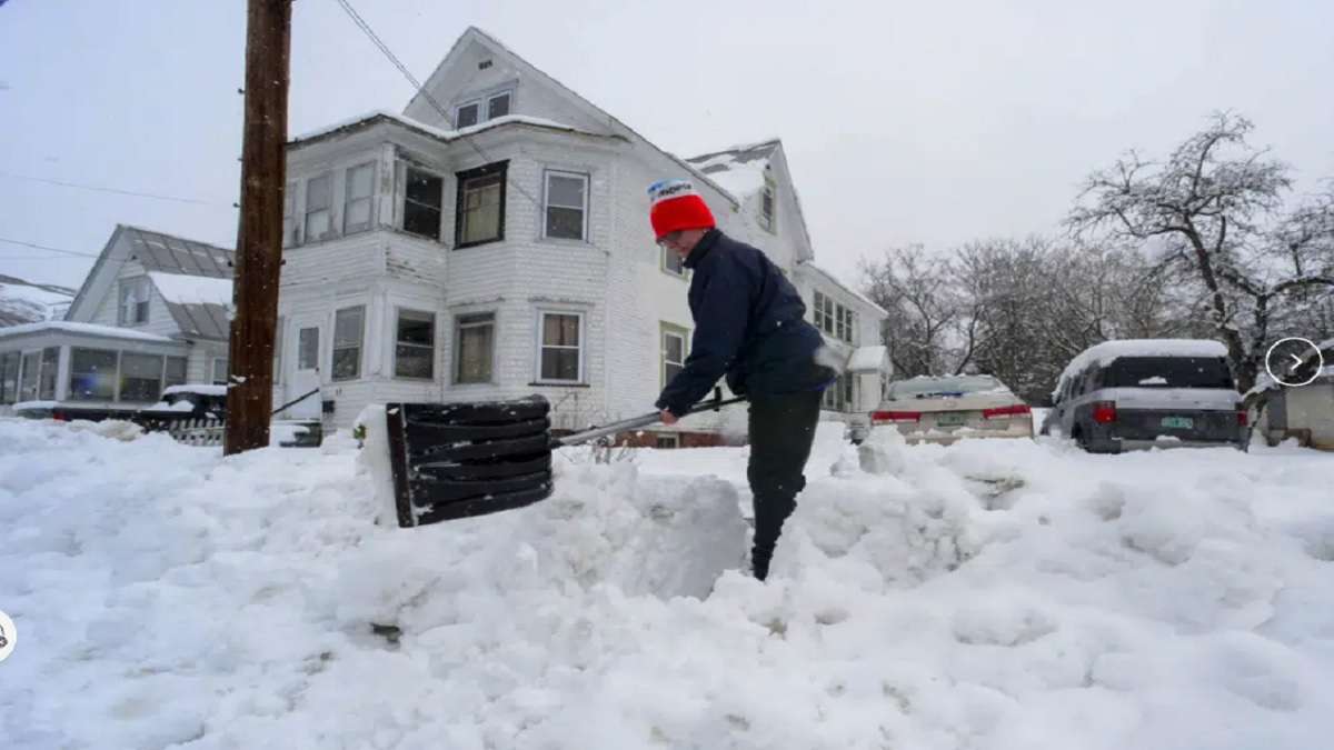 California affected by snowfall, emergency declared, 12-inch thick layer of snow frozen ... see photos - India TV Hindi