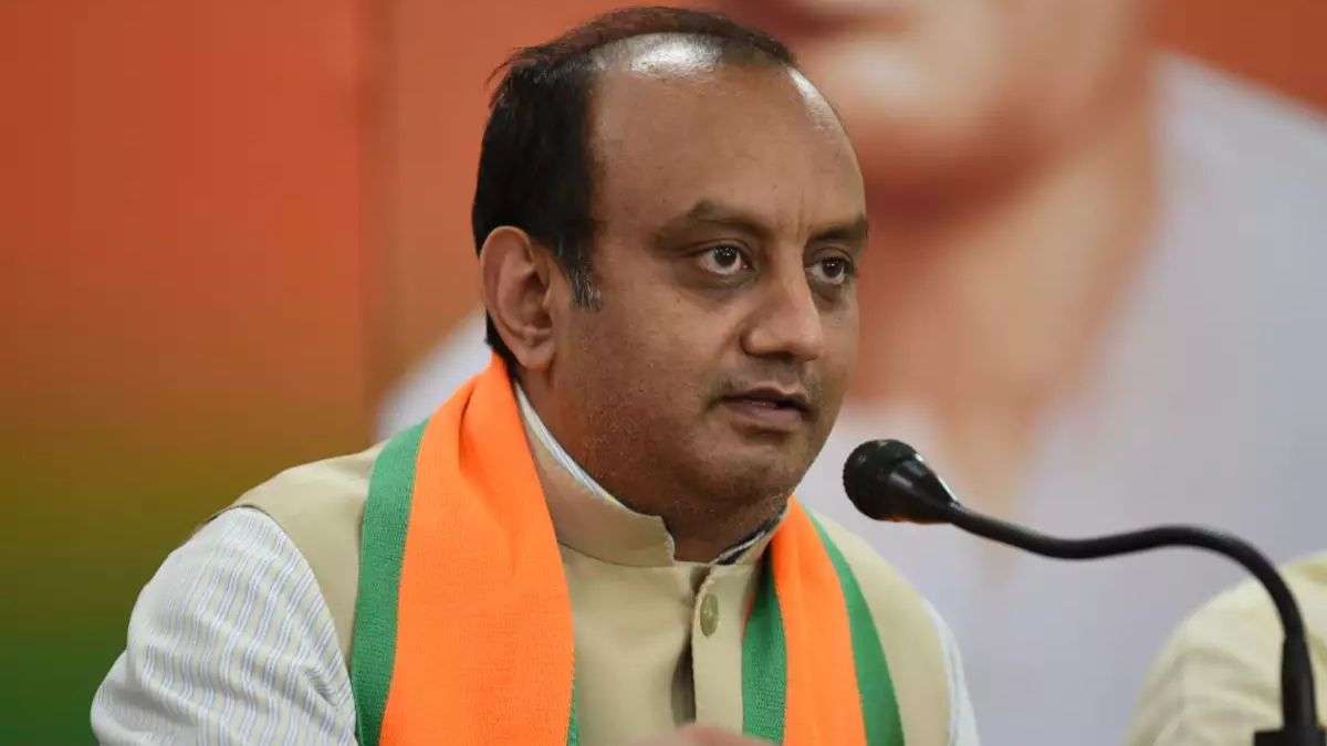 bjp attacks back on arvind kewjriwal over pm modi degree row । केजरीवाल ने पीएम मोदी की डिग्री पर किया सवाल, BJP बोली- जब आदमी ज्यादा पी लेता है तो... - India