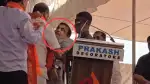 महाराष्ट्र: केंद्रीय मंत्री नितिन गडकरी भाषण के दौरान चक्कर खाकर मंच पर गिरे, देखें VIDEO