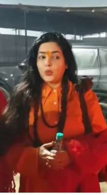 ममता कुलकर्णी से पहले इन सितारों ने फिल्म इंडस्ट्री छोड़ पकड़ी संन्यास की राह