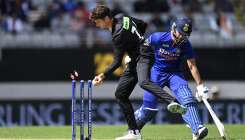 Shikhar Dhawan completing a run against New Zealand- India TV Hindi