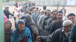 J&K Assembly Elections Phase 1 Live: जम्मू कश्मीर में 01 बजे तक 41.17 फीसदी मतदान, पोलिंग बूथ पर लंबी-लंबी कतारें; देखें तस्वीरें और VIDEO