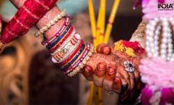 केंद्र के तरफ से शादी करने पर मिलते हैं 2.5 लाख रुपये - India TV Hindi