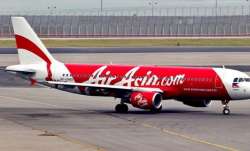 लखनऊ एयरपोर्ट से उड़ान भरते ही विमान से टकराया पक्षी- India TV Hindi