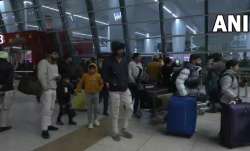दिरा गांधी अंतरराष्ट्रीय हवाईअड्डे पर देरी से चल रहीं फ्लाइट्स- India TV Paisa