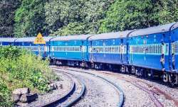 ट्रेनों की बुकिंग जितना पहले कराएंगे, घर जाने की संभावना उतनी अधिक रहेगी।- India TV Paisa