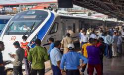 त्योहारी सीजन के दौरान यात्रियों की मांग को पूरा करने के लिए वंदे भारत एक्सप्रेस स्पेशल ट्रेनें शुरू- India TV Paisa