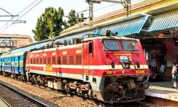 ट्रेन कब चलेगी और कब पहुंचेगी, रेलवे ने इसकी जानकारी भी दी है।- India TV Paisa