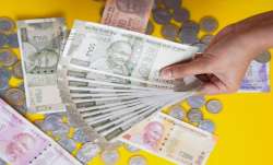दुनियाभर में भारी उथल-पुथल के बीच भारतीय मुद्रा लगभग स्थिर बनी हुई है।- India TV Paisa