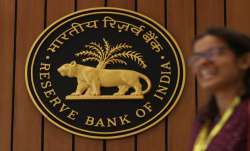 आरबीआई ने कहा कि बैंक के पास पर्याप्त पूंजी और कमाई की संभावनाएं नहीं हैं।- India TV Paisa