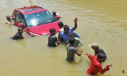 अगर आपने व्यापक कार पॉलिसी चुनी है, तो आप बाढ़ से होने वाले नुकसान या अपने वाहन को होने वाले नुकसान - India TV Paisa