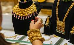 COMEX पर, दिसंबर डिलीवरी वाला सोना वायदा 0.10% टूट गया।- India TV Paisa