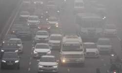 घने कोहरे में संभालकर...- India TV Paisa