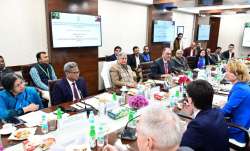 गुरुवार को भारत और रूस के प्रतिनिधियों के बीच हो रही बातचीत का एक दृश्य।- India TV Paisa