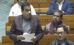 संसद में जवाब देते केंद्रीय सड़क और परिवहन मंत्री नितिन गडकरी।- India TV Paisa