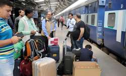 ट्रेन में सामान ले...- India TV Paisa
