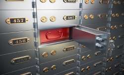 ऐसी कोई भी वस्तु लॉकर में नहीं रखी जा सकती जिससे बैंक या अन्य ग्राहकों को असुविधा या नुकसान हो।- India TV Paisa