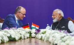 प्रधानमंत्री नरेंद्र मोदी और जर्मन चांसलर फ्रेडरिक मर्ज़, गांधीनगर, गुजरात में बीते सोमवार को महात्म- India TV Paisa