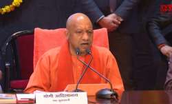 मंगलवार को प्रेस कॉन्फ्रेंस को संबोधित करते उत्तर प्रदेश के मुख्यमंत्री योगी आदित्यनाथ।- India TV Paisa