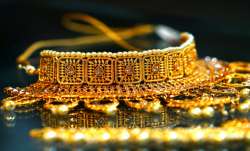 वैश्विक बाजार में सोना सोमवार को थोड़ी कमजोरी के साथ रहा।- India TV Paisa