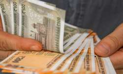 मनी मैनेजमेंट आपके फाइनेंस पर कंट्रोल रखने में आपकी मदद करने में अहम भूमिका निभाता है।- India TV Paisa