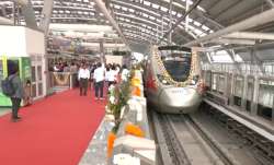 उद्घाटन से पहले प्लेटफॉर्म पर खड़ी सजी-धजी नमो भारत ट्रेन।- India TV Paisa