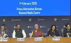 नई दिल्ली में रविवार को बजट भाषण के बाद प्रेस कॉन्फ्रेंस में सवालों के जवाब देतीं वित्त मंत्री निर्म- India TV Paisa