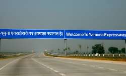 यमुना एक्सप्रेसवे पर...- India TV Paisa