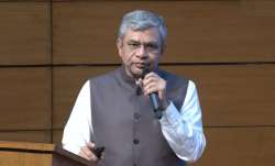 बुधवार को कैबिनेट के फैसले की जानकारी देते केंद्रीय मंत्री अश्विनी वैष्णव।- India TV Paisa