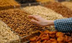 दिल्ली में लगभग 50,000 स्ट्रीट फूड विक्रेता सक्रिय हैं।- India TV Paisa