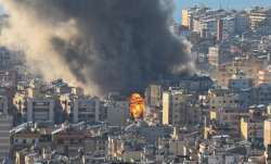 ईरान पर हुए एक मिसाइल हमले के बाद का दृश्य।- India TV Paisa