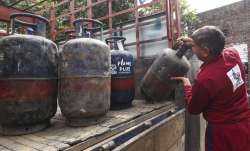 LPG Shortage, LPG Cylinder Shortage, Commercial LPG Cylinder Shortage, png, cng, Commercial LPG Cyli- India TV Paisa