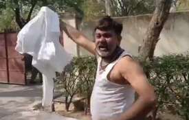Pratapgarh Dhiraj Ojha, Dhiraj Ojha accuses SP, Dhiraj Ojha Police Beaten, Dhiraj Ojha BJP Pratapgarh Dhiraj Ojha, Dhiraj Ojha accuses SP, Dhiraj Ojha Police Beaten, Dhiraj Ojha BJP- India TV Hindi